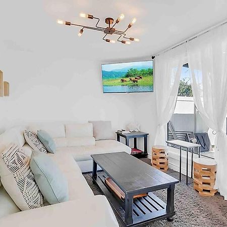 2 Bedroom Getaway On The River/Close To Marina Belle River Exterior photo