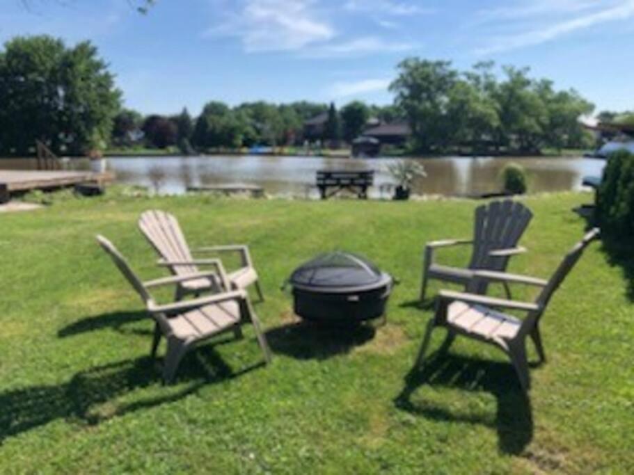 2 Bedroom Getaway On The River/Close To Marina Belle River Exterior photo