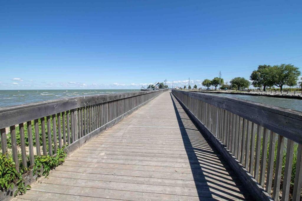 2 Bedroom Getaway On The River/Close To Marina Belle River Exterior photo
