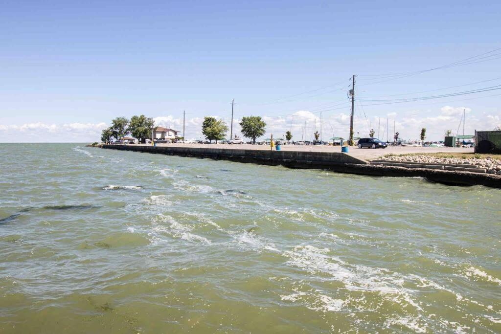 2 Bedroom Getaway On The River/Close To Marina Belle River Exterior photo